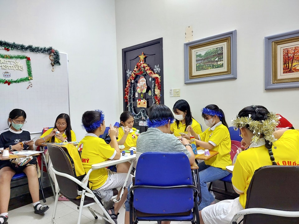 Anh văn giao tiếp tại Cần Thơ học ở đâu tốt? - Trung tâm anh ngữ Âu Việt Mỹ 6 hoc sinh anh ngu giao tiep