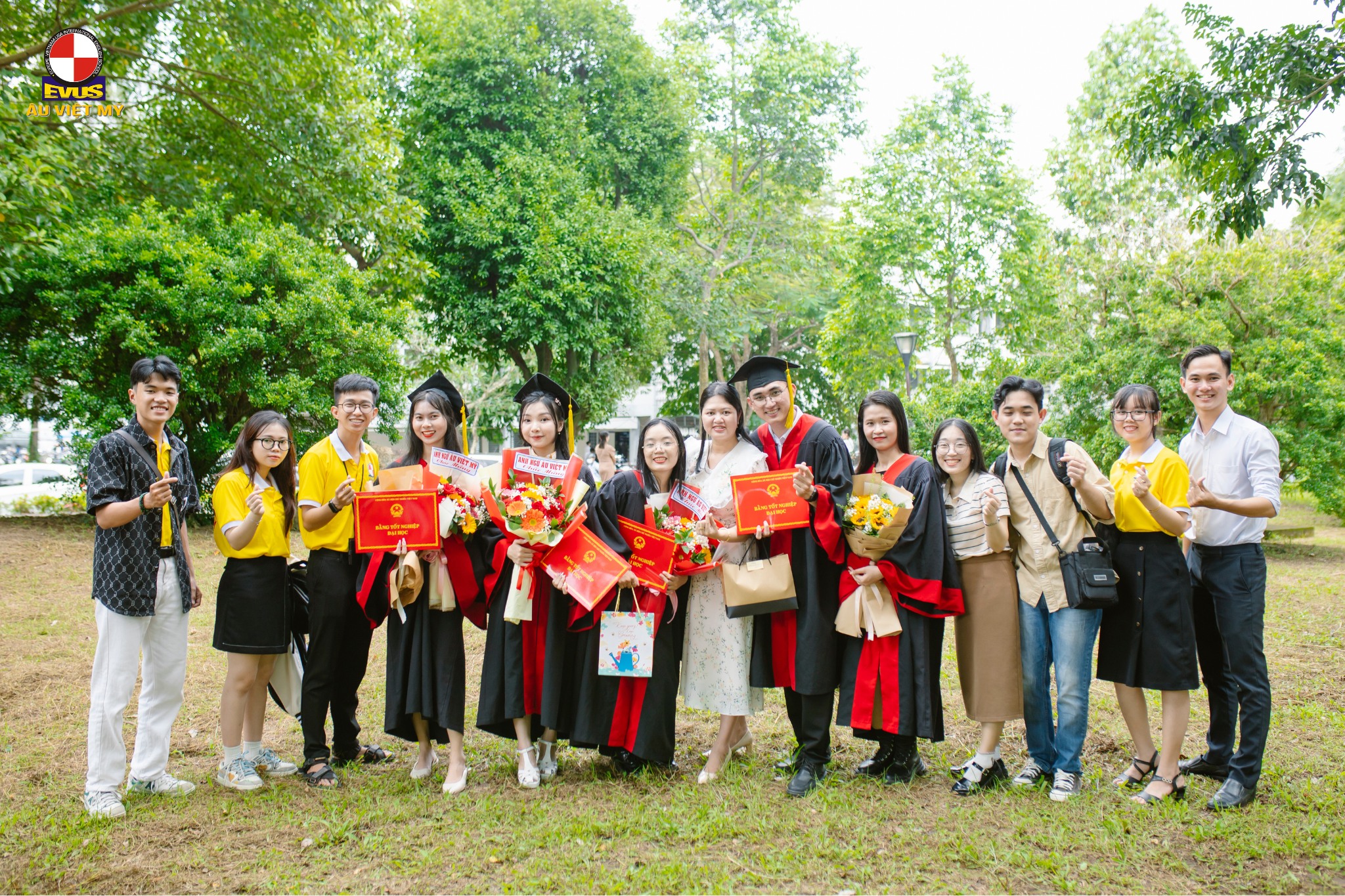 Anh văn giao tiếp tại Cần Thơ học ở đâu tốt? - Trung tâm anh ngữ Âu Việt Mỹ 8 tot nghiep anh ngu au viet my